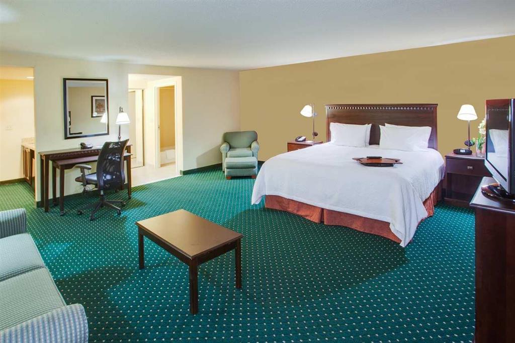 Hampton Inn By Hilton Garden City Long Island الغرفة الصورة